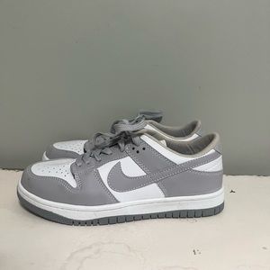 grey low dunks